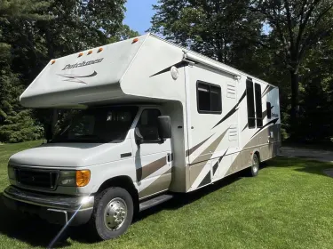 2007 Dutchmen Dutchmen Motorhome Class C rental in Twin Lake, MI