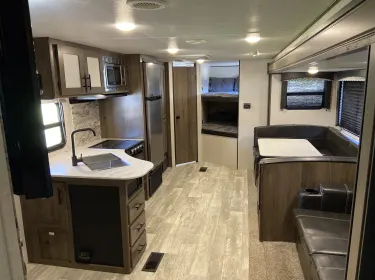 2021 Avenger SZT2AVTB1MB928831 Travel trailer rental in Lemoore, CA