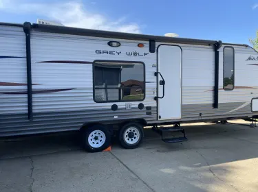 2015 Forest River Cherokee Toy hauler rental in Dickinson, ND