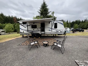 2015 Keystone Energy Toy hauler rental in Forest Grove, OR