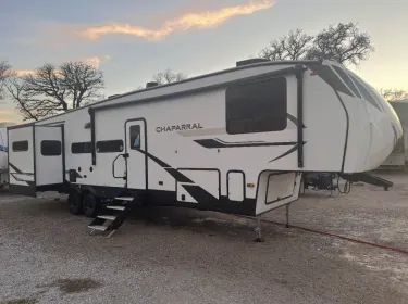 2024 Coachman chaparral 355 fbx Fifth-wheel rental in Valley View, TX