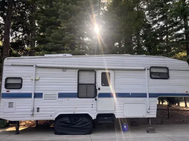 2001 Komfort Komfort Fifth Wheel Fifth-wheel rental in Pollock Pines, CA