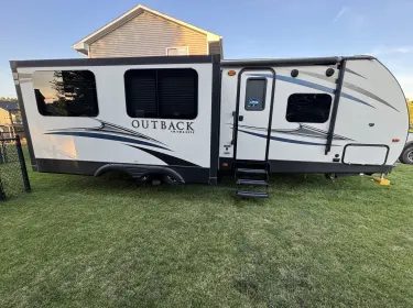2018 Keystone RV Outback Ultra-Lite Travel trailer rental in Altoona, IA