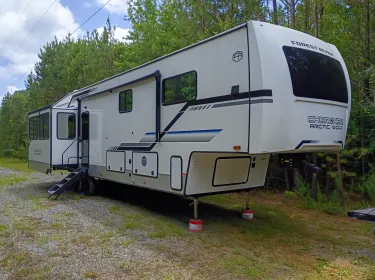 2025 Forest River Arctic Wolf Fifth-wheel rental in Chattanooga, TN