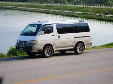 1997 Toyota Hiace 4WD Camper van rental in Olathe, KS