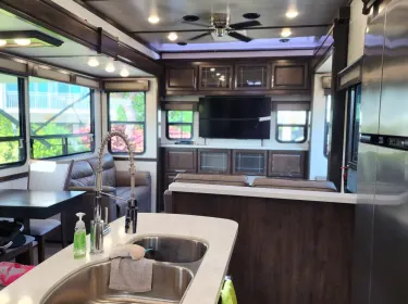 2021 Dutchmen Yukon Fifth-wheel rental in Port Charlotte, FL