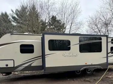 2014 Evergreen RV Sun Valley Travel trailer rental in WELLINGTON, OH