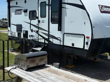 2022 Dutchmen Coleman Lantern LT Travel trailer rental in Rodanthe, NC
