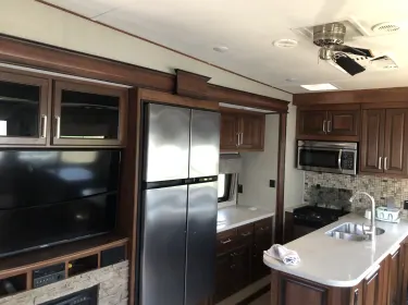2017 Keystone RV Avalanche Fifth-wheel rental in London, ON
