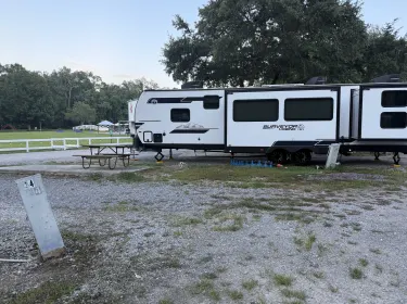 2025 Surveyor Legend 303BHLE Travel trailer rental in Belton, TX