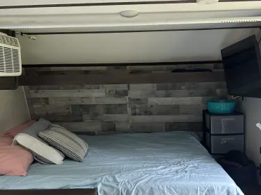 2021 Dutchmen Coleman Lantern LT Travel trailer rental in Burgaw, NC