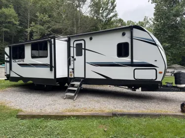 2021 Crossroads RV Volante Travel trailer rental in Petros, TN