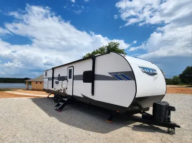 2023 Forest River Wildwood Travel trailer rental in Weatherford, TX