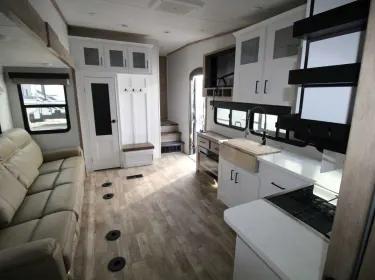 2022 Keystone RV Arcadia Fifth-wheel rental in Tarzana, CA