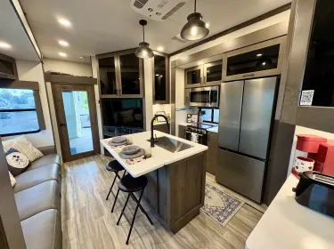 2023 Alliance RV Valor Fifth-wheel rental in Tavares, FL