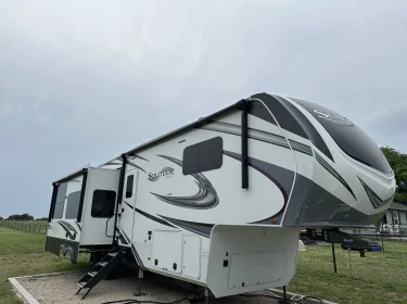 2022 Grand Design Solitude Fifth-wheel rental in Waxahachie, TX