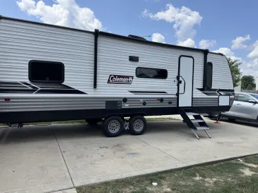 2024 Dutchmen Coleman lantern 262BH Travel trailer rental in Franklin, IN