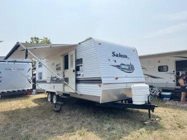 2005 SALEM Travel Trailer Travel trailer rental in Coldwater, ON