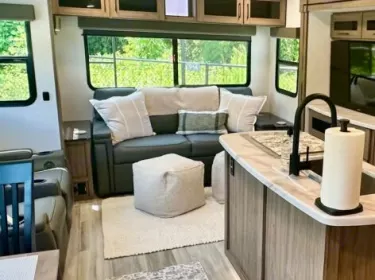2025 Alliance Delta 292RL Travel trailer rental in Spartanburg, SC