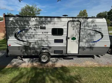 2017 Crossroads RV Z-1 Lite Travel trailer rental in Gibsonia, PA