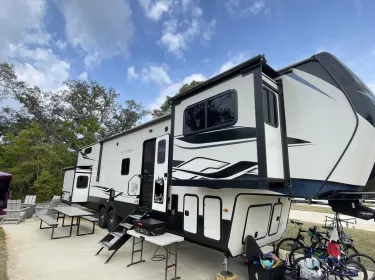 2022 Keystone RV Montana High Country Fifth-wheel rental in Papillion, NE