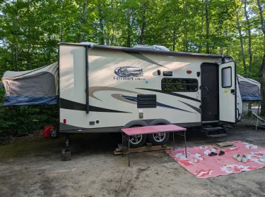 2015 Coachmen Freedom Express Tow Vehicle rental in Waubaushene, ON