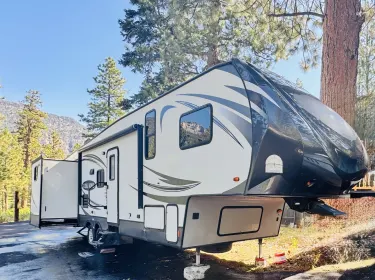 2020 Heartland RVs Global nomad Fifth-wheel rental in Mount Charleston, NV