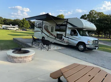 2015 Thor Chateau Class C rental in alvarado, TX
