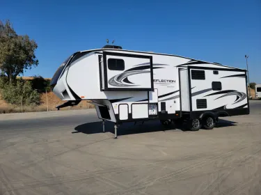 2022 Grand Design Reflection Fifth-wheel rental in Porterville, CA