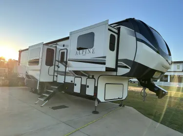 2021 Keystone RV Alpine Fifth-wheel rental in Headland, AL