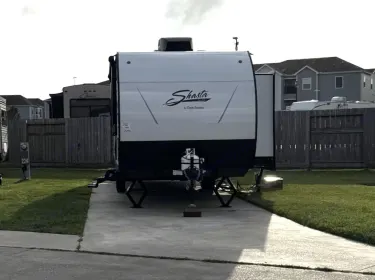 2025 Shasta 31QB Travel trailer rental in Porter, TX