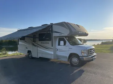 2016 Winnebago Minnie Winnie Class C rental in Morgan's Point Resort, TX