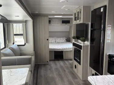 2022 East to West Alta Fifth-wheel rental in Kawartha Lakes, ON