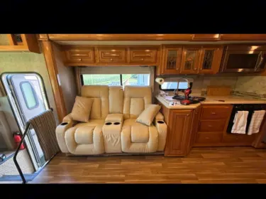 2017 Thor Miramar Class A rental in Gambier, OH