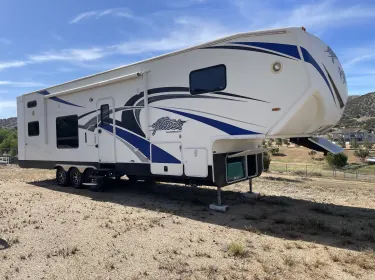 2012 Eclipse Recreational Vehicles Attitude Toy hauler rental in Canyon Country, CA