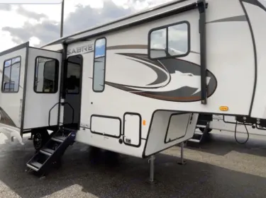 2024 Forest River Sabre  25rls Fifth-wheel rental in Ashburn, GA