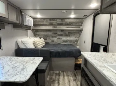 2022 Dutchmen Coleman Lantern Travel trailer rental in Athol, ID