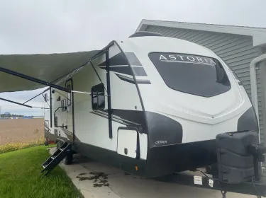 2020 Dutchmen 2903bh Travel trailer rental in Chilton, WI