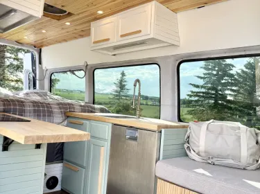 2008 Dodge Sprinter 2500 170ext Camper van rental in Nashville, TN