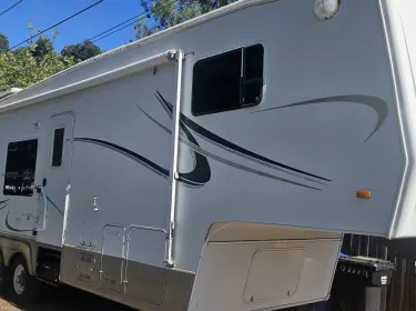 2004 Sunnybrook Sunnybrook Fifth Wheel Fifth-wheel rental in Templeton, CA