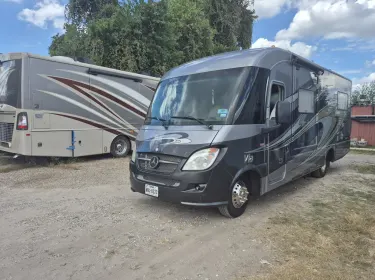 2013 Winnebago Via Class A rental in Houston, TX