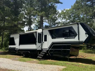 2024 Brinkley RV Model G Fifth-wheel rental in Myakka City, FL