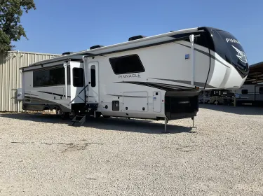 2025 Jayco Pinnacle Fifth-wheel rental in Fort Worth, TX