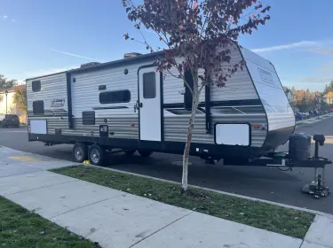 2022 Dutchmen Coleman Lantern Travel trailer rental in La Center, WA