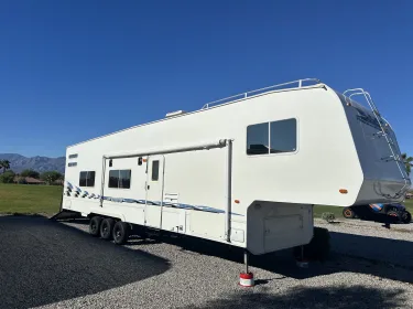 2005 Weekend Warrior 40 Toy hauler rental in Indio, CA