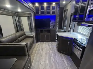 2018 Forest River Cherokee Arctic Wolf Fifth-wheel rental in Ocala, FL