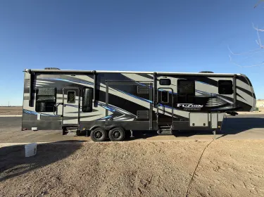 2015 Keystone RV Fuzion Toy Hauler Travel trailer rental in Calipatria, CA