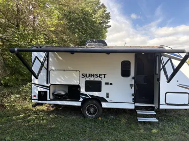 2021 Crossroads RV Sunset Trail Super Lite Travel trailer rental in Lakemoor, IL