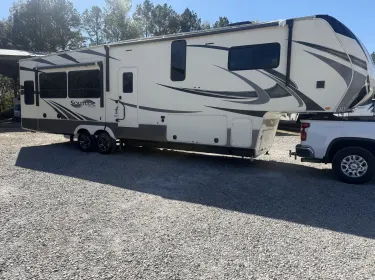2021 Grand Design Solitude S-Class Fifth-wheel rental in Hot Springs, AR