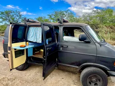 1999 Dodge 1500 Camper van rental in Wailuku, HI